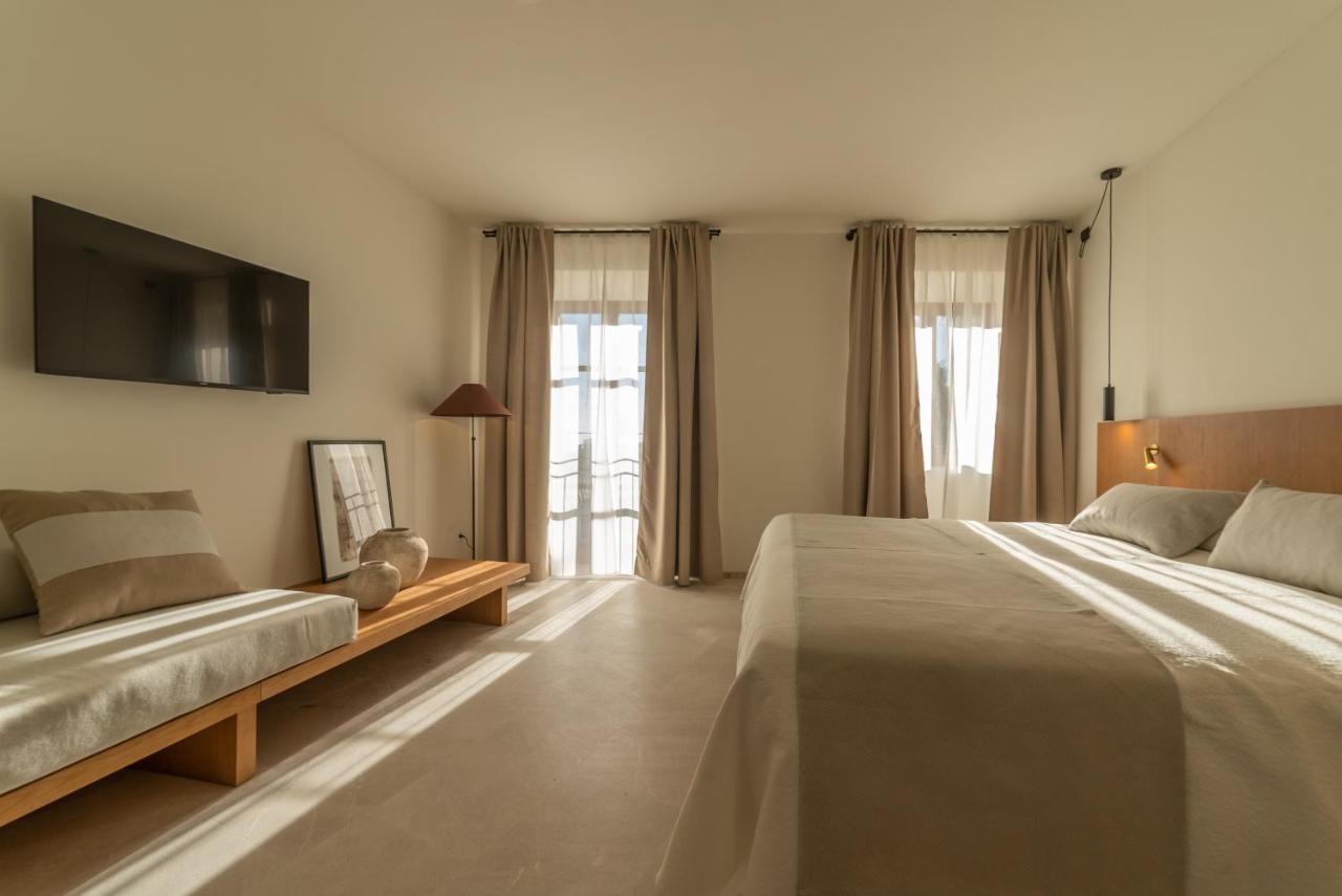 Deluxe Room,1468970861:JPEG
